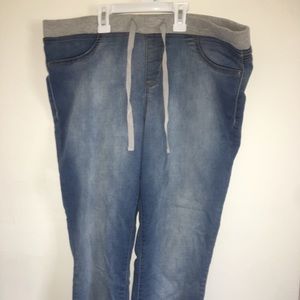 No Boundaries Pants - Jegging Capris No Boundaries Pants - Jegging Capris